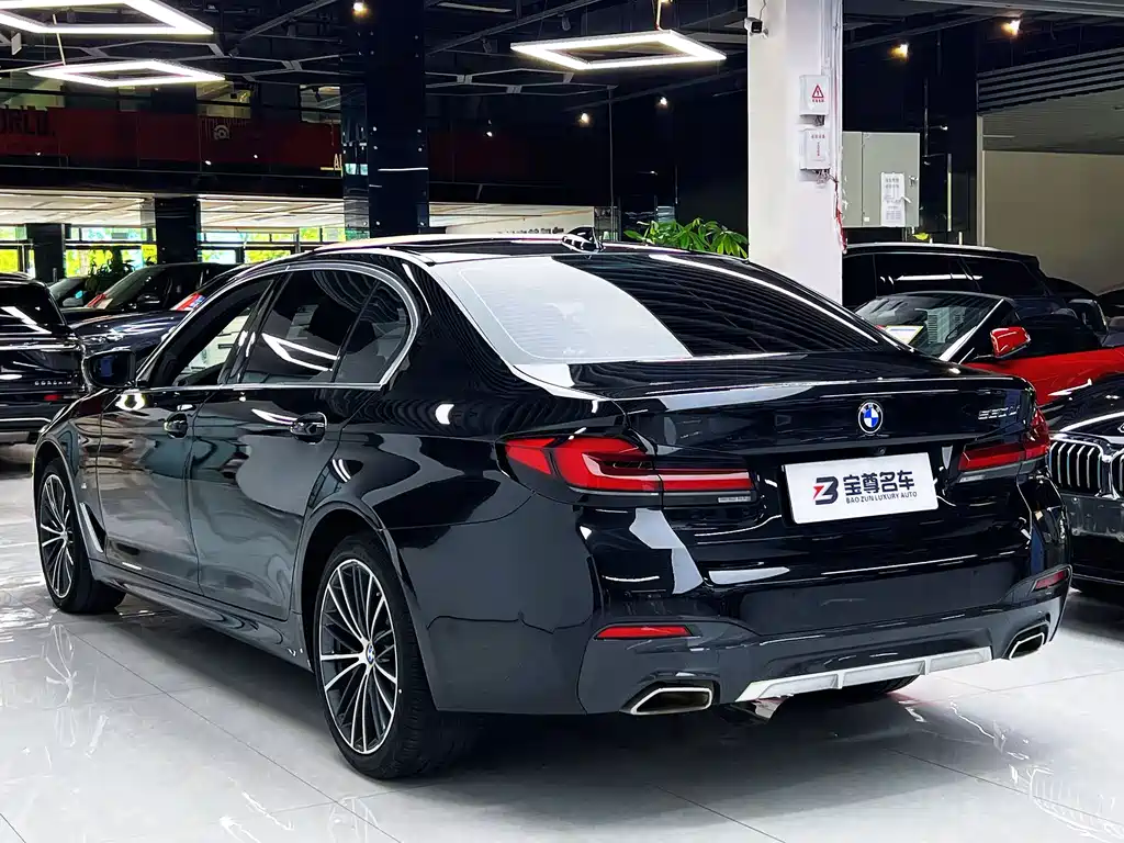 BMW 5 Series 2023 — фото 10