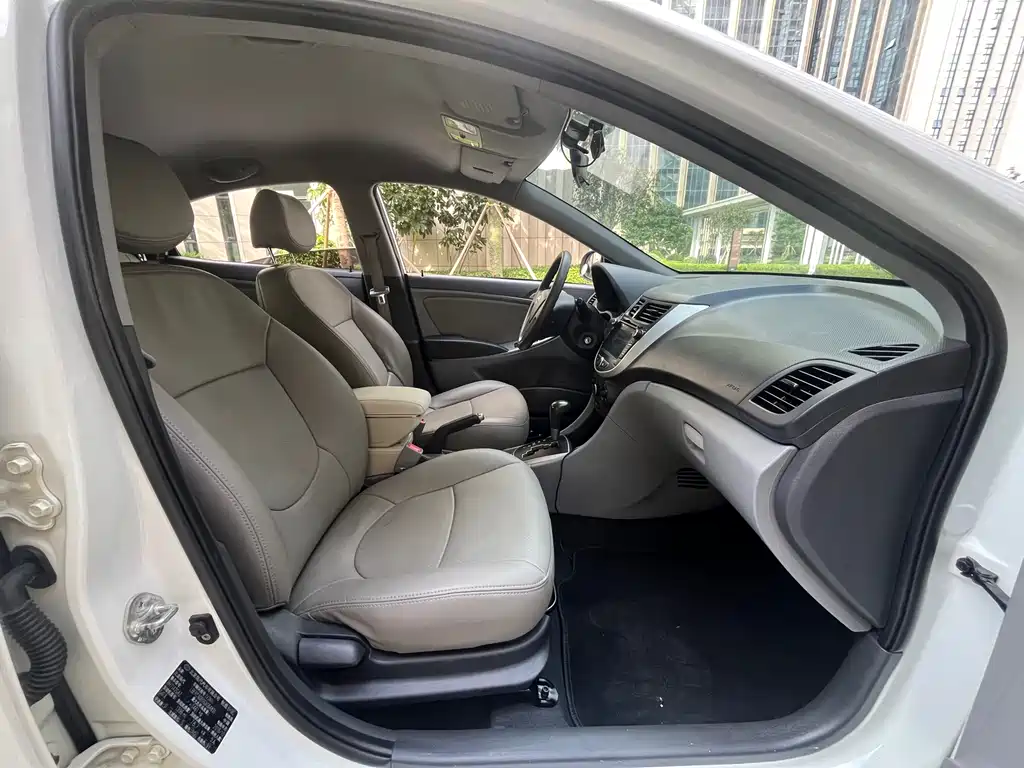 Hyundai Verna 2017 — фото 10