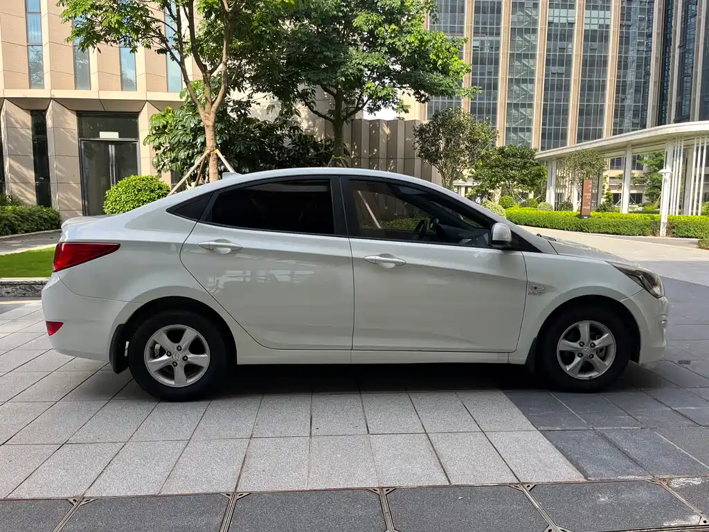 Hyundai Verna 2017 — фото 8