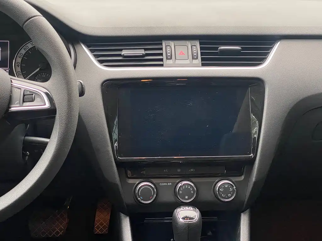 Skoda Octavia 2020 — фото 14
