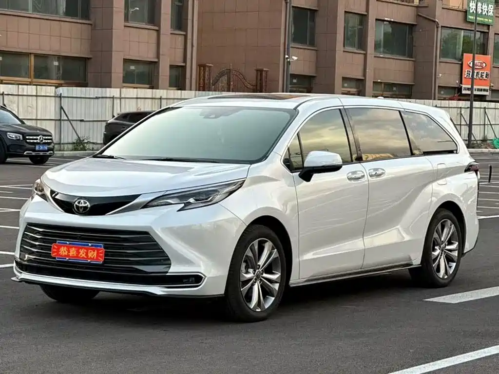 Toyota Sienna 2025 — фото 1