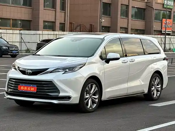 Toyota Sienna 2025