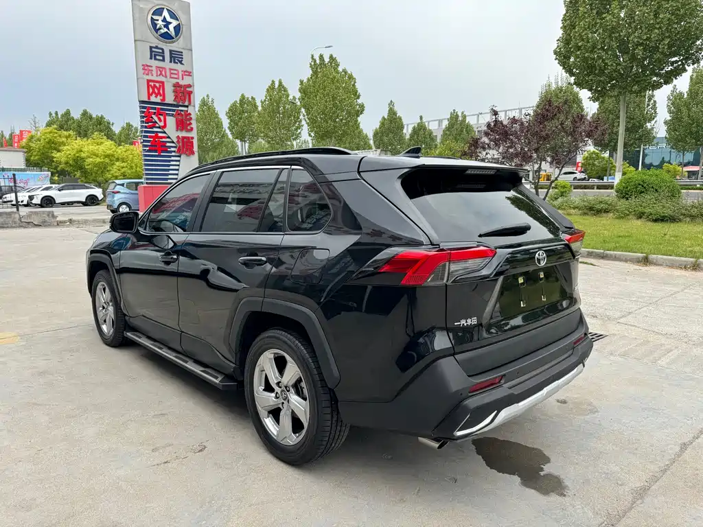 Toyota RAV4 2021 — фото 15