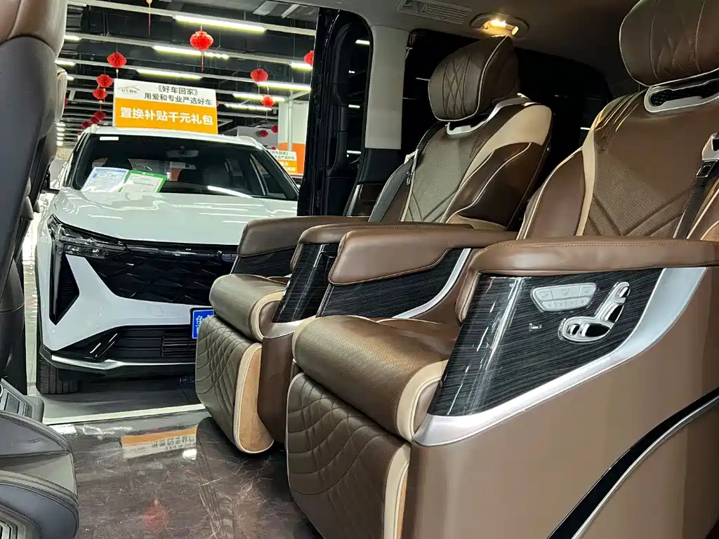 Mercedes-Benz V-Class 2022 — фото 9