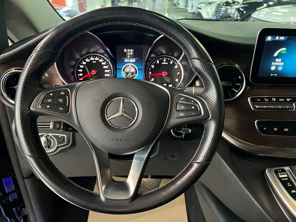 Mercedes-Benz V-Class 2022 — фото 12