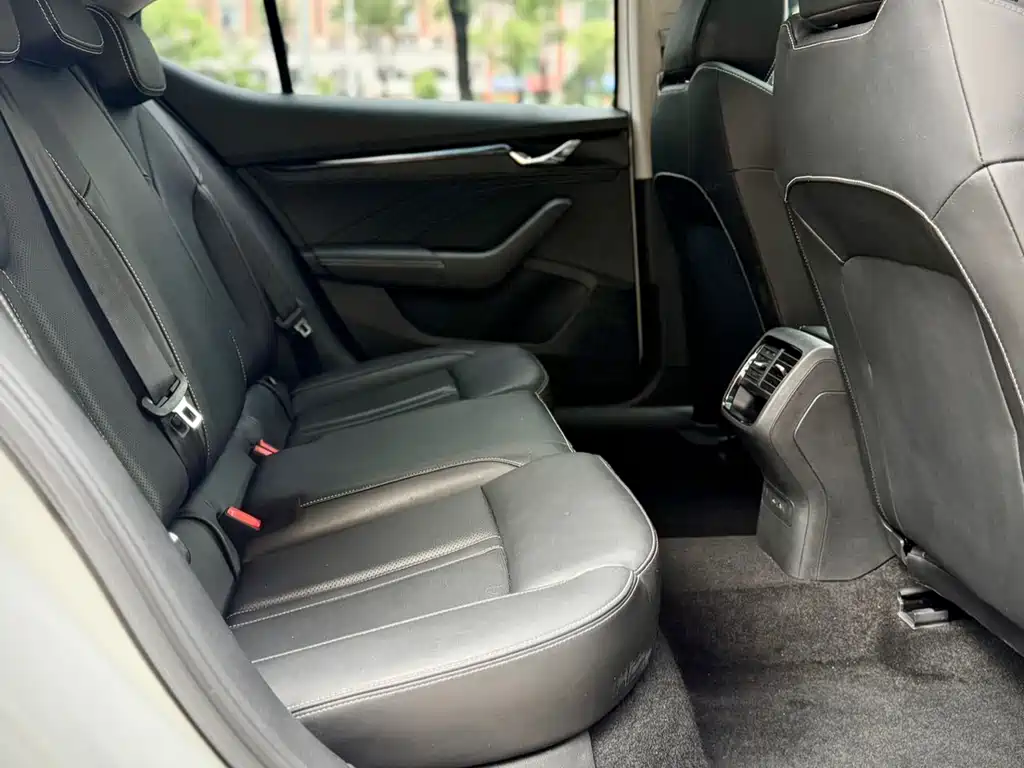 Skoda Octavia 2023 — фото 12