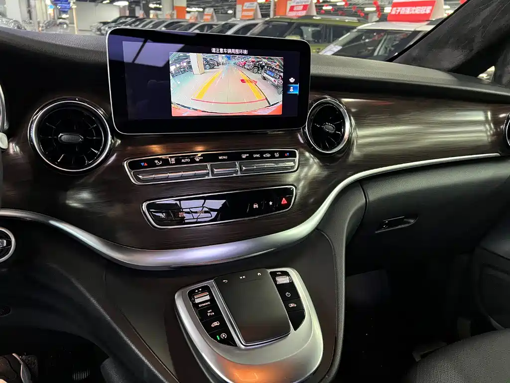 Mercedes-Benz V-Class 2023 — фото 19