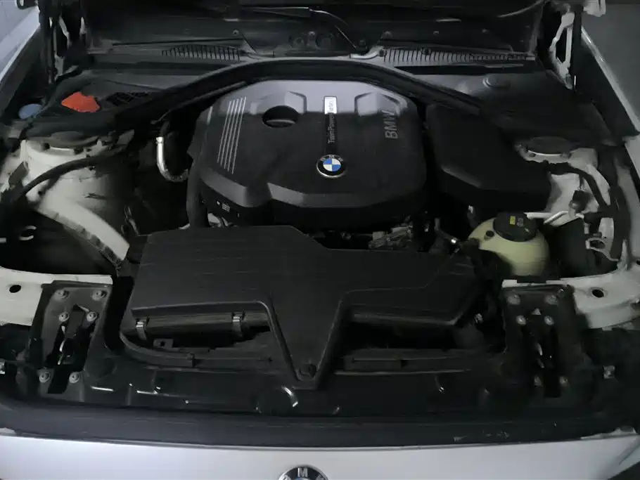 BMW 1 Series 2018 — фото 10
