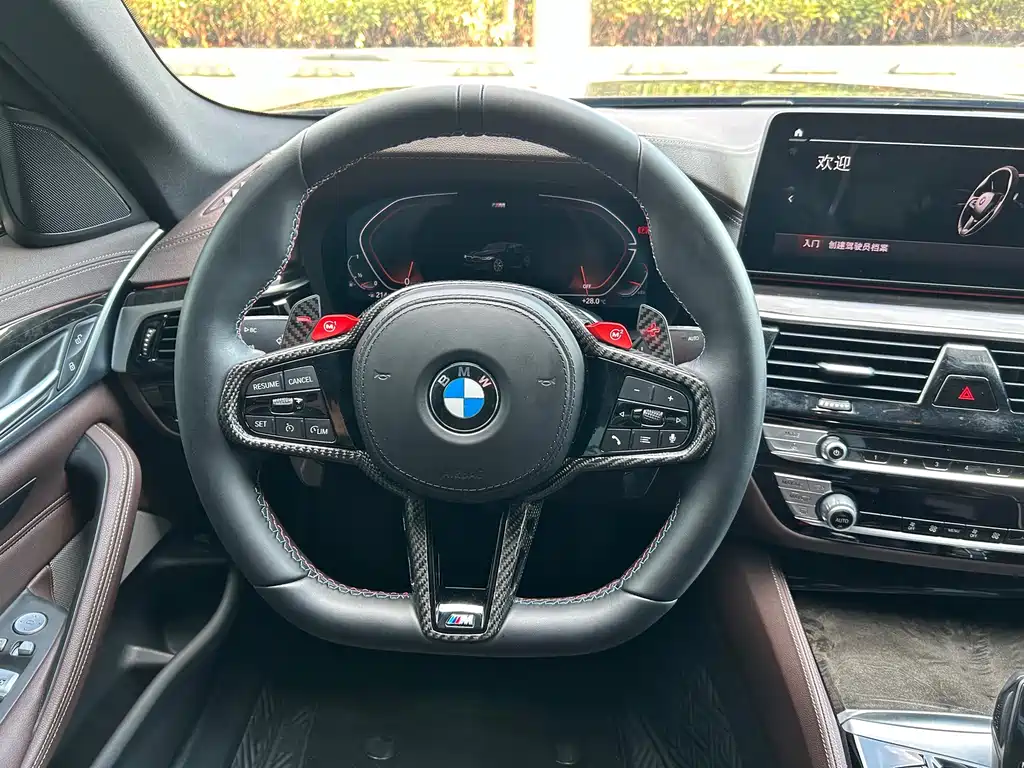 BMW 5 Series 2024 — фото 10