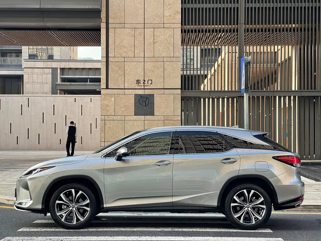 Lexus RX 2021 — фото 4