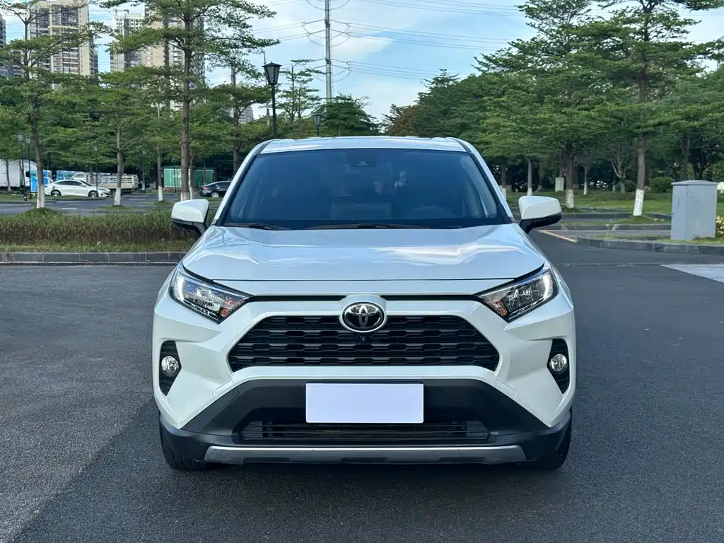 Toyota RAV4 2020 — фото 2