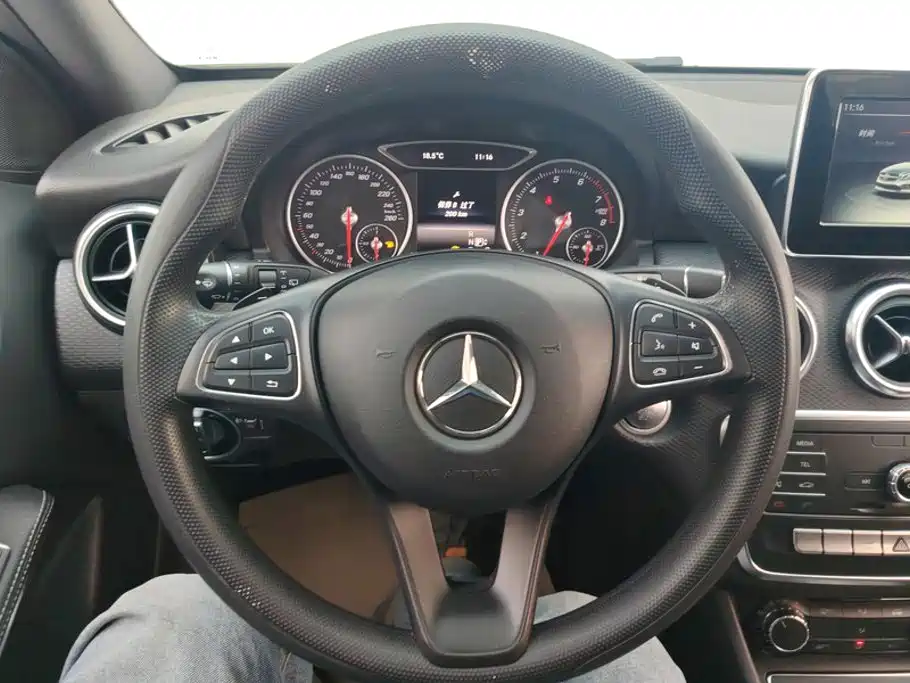 Mercedes-Benz A-Class 2016 — фото 15