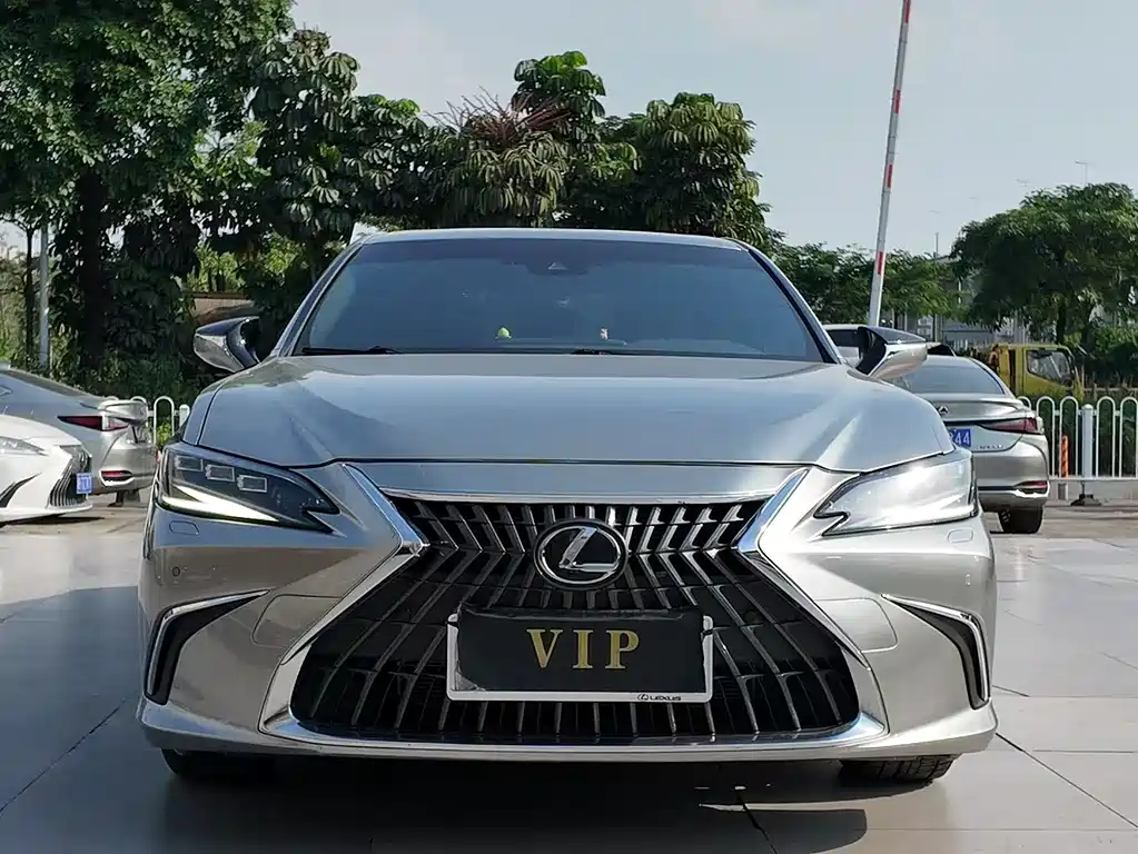 Lexus ES 2024 — фото 1