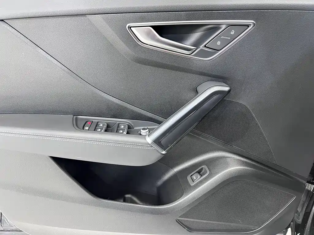 Audi Q2L 2022 — фото 8