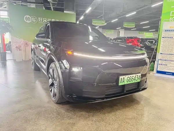 Li Auto L6 2025
