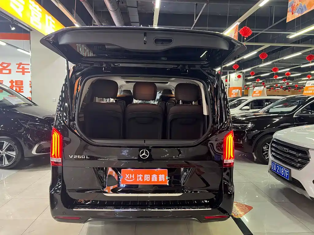 Mercedes-Benz V-Class 2023 — фото 24