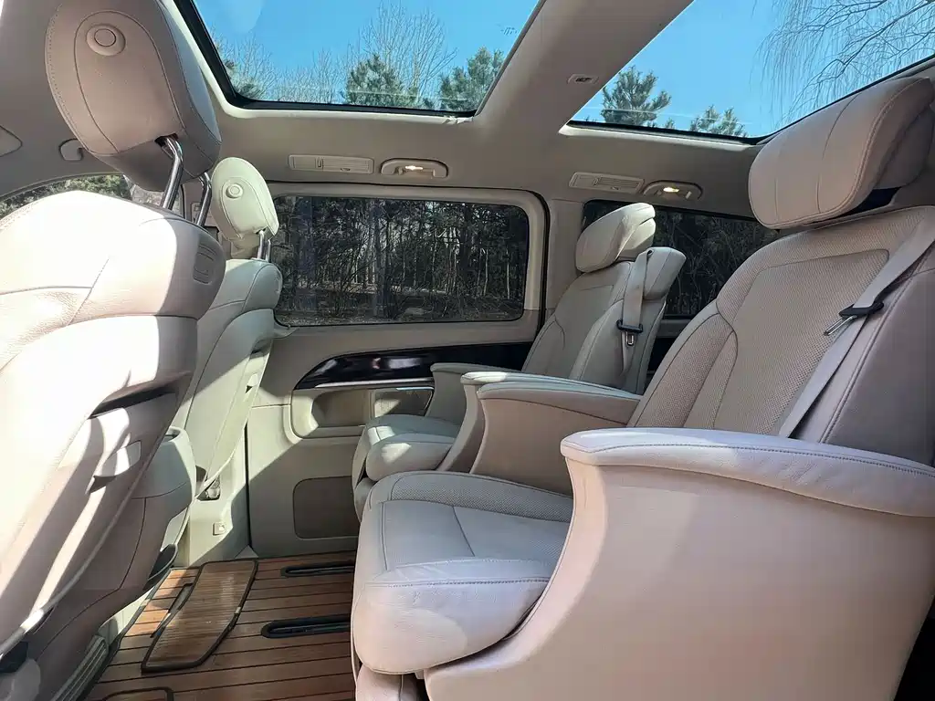 Mercedes-Benz V-Class 2018 — фото 11