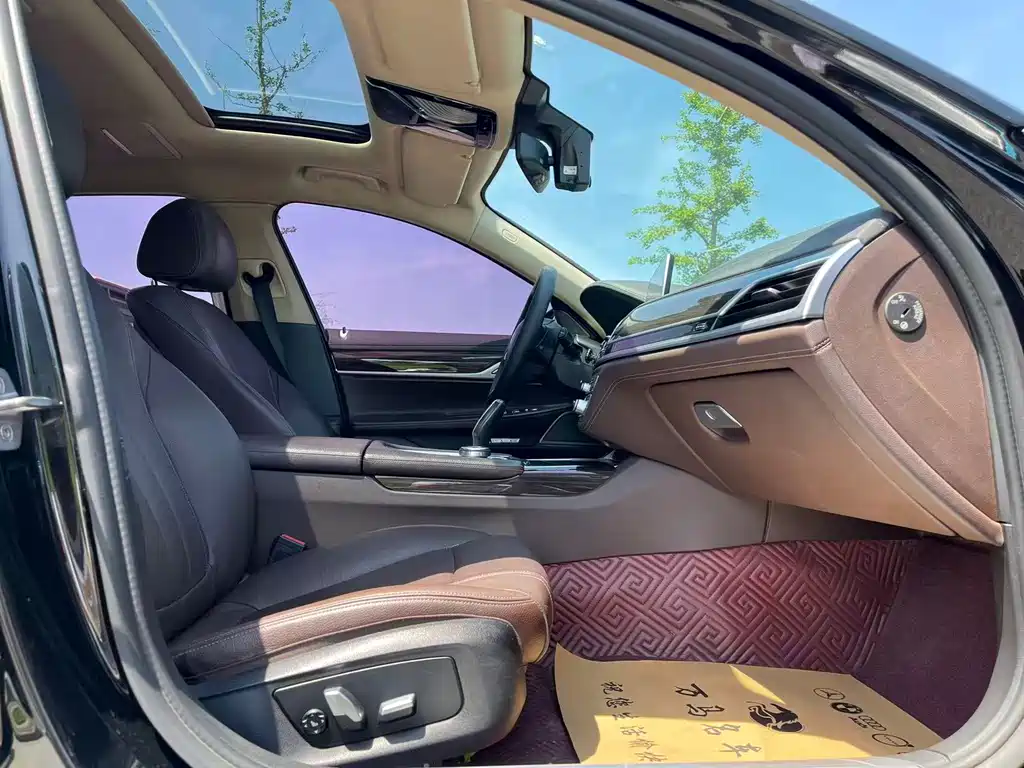 BMW 7 Series 2017 — фото 19