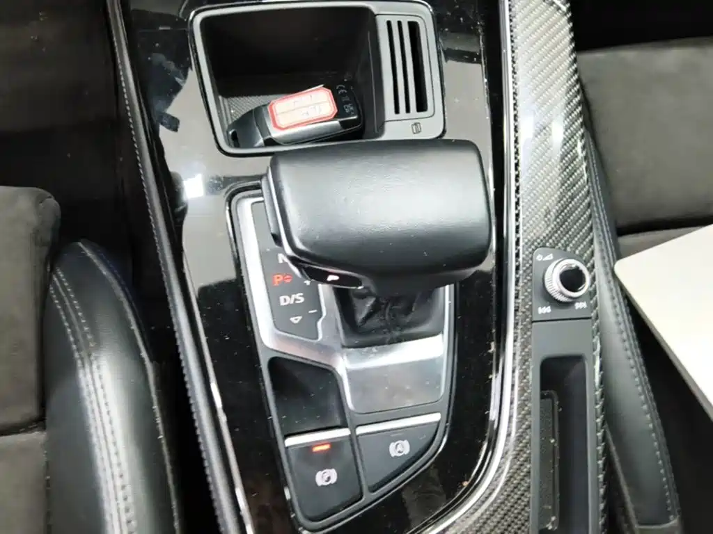 Audi A4L 2023 — фото 14