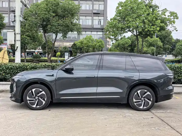 NIO ES8 2023