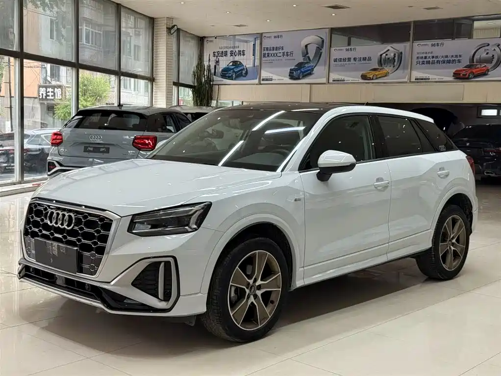 Audi Q2L 2023 — фото 1