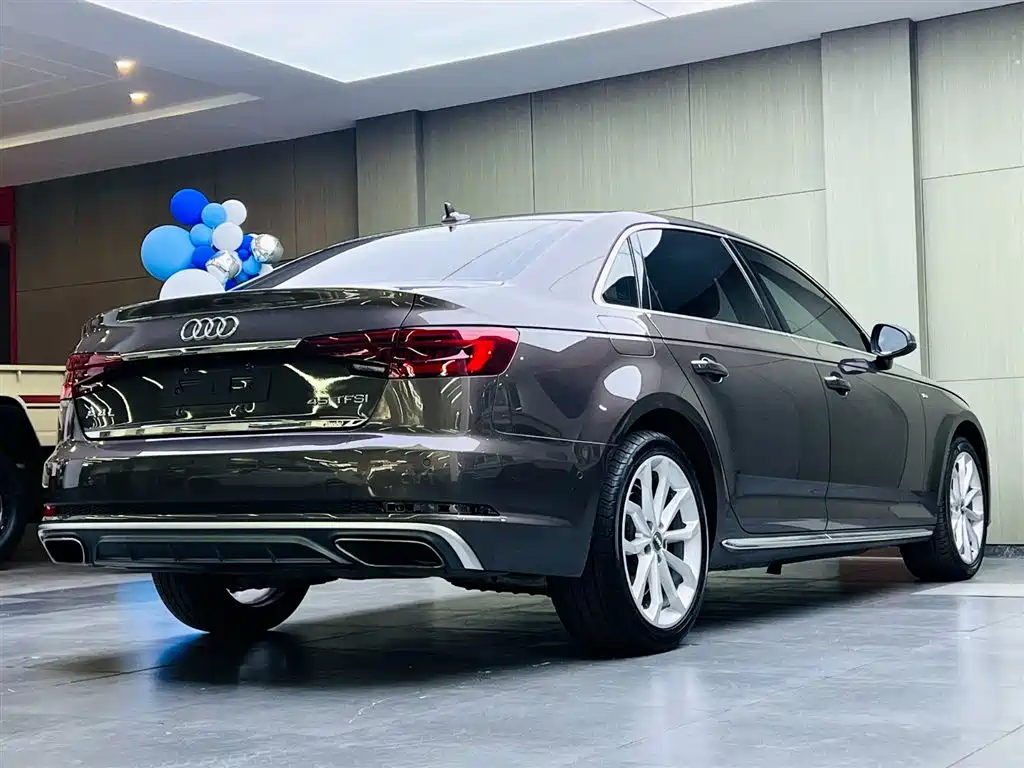 Audi A4L 2019 — фото 4