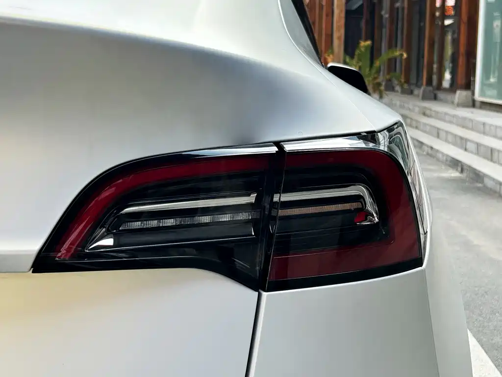 Tesla Model Y 2021 — фото 15