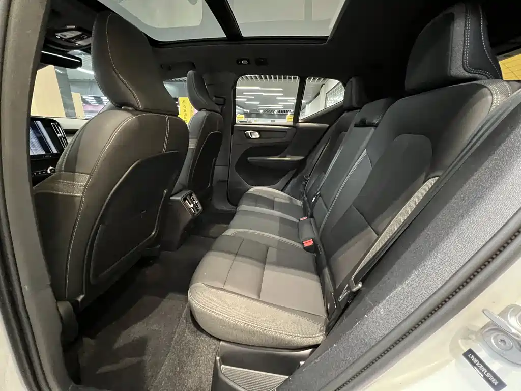 Volvo XC40 2022 — фото 10