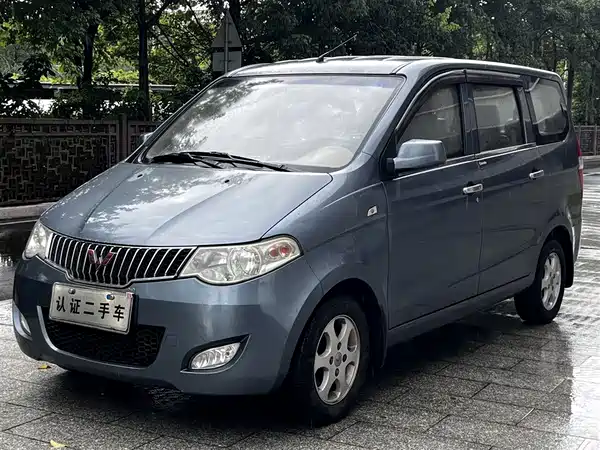 Wuling Hongguang 2012