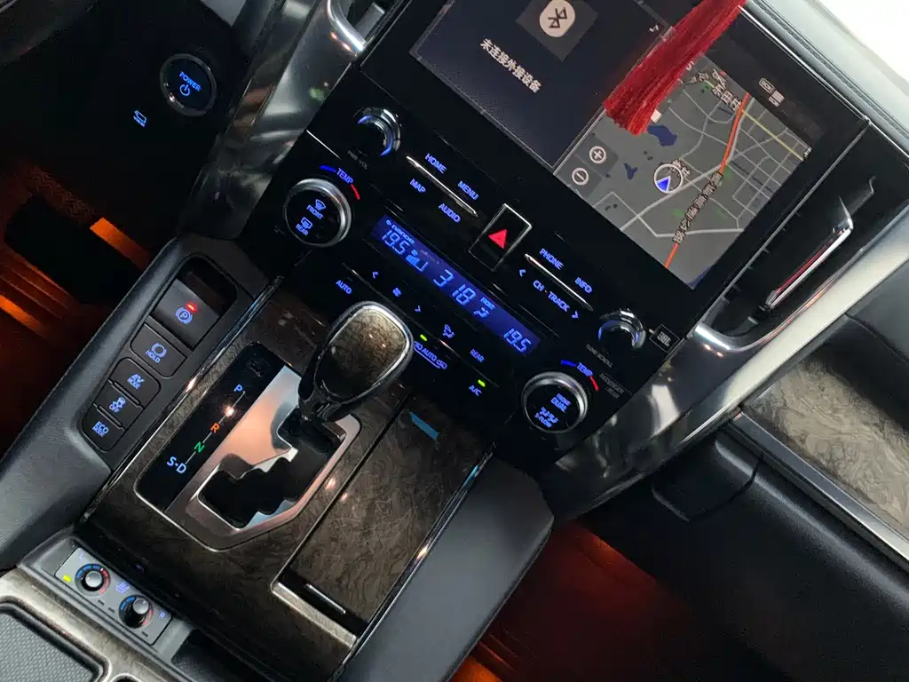 Toyota Vellfire 2022 — фото 8