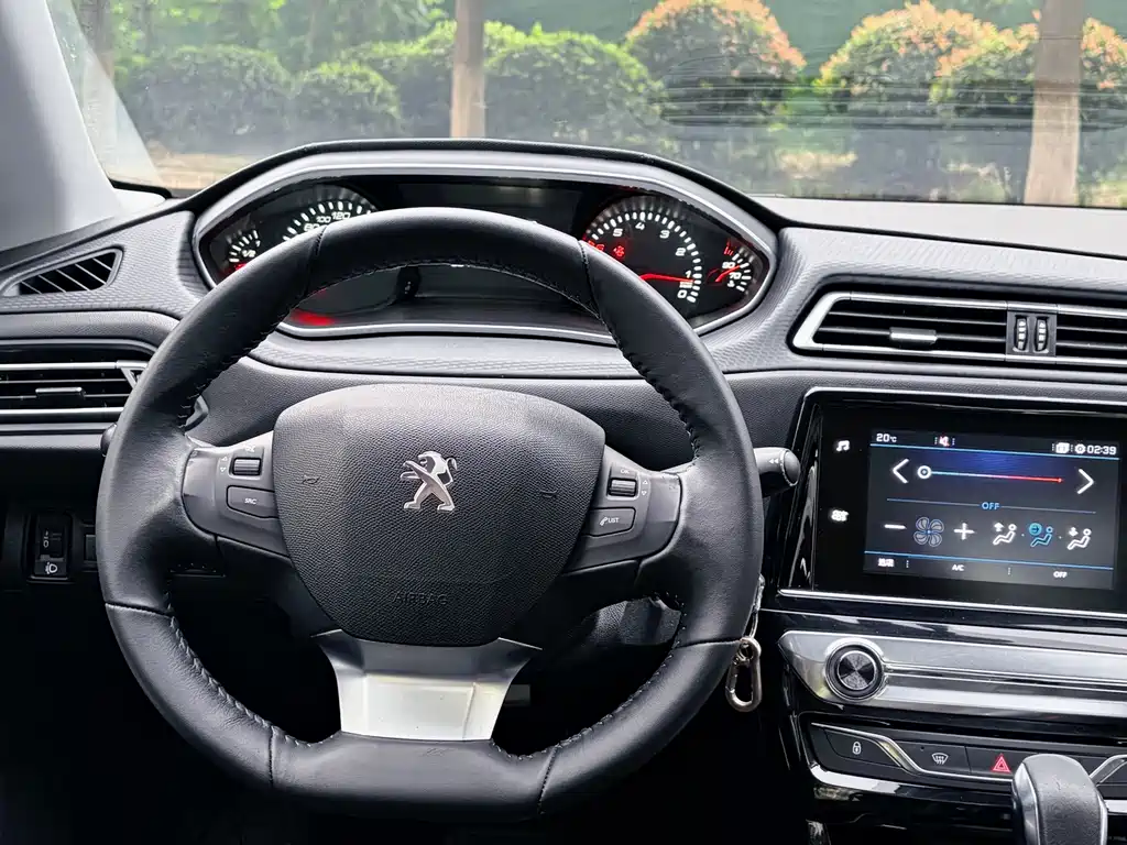 Peugeot 308 2018 — фото 15