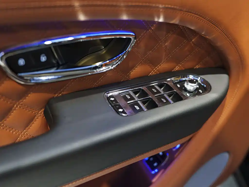 Bentley Bentayga 2022 — фото 16