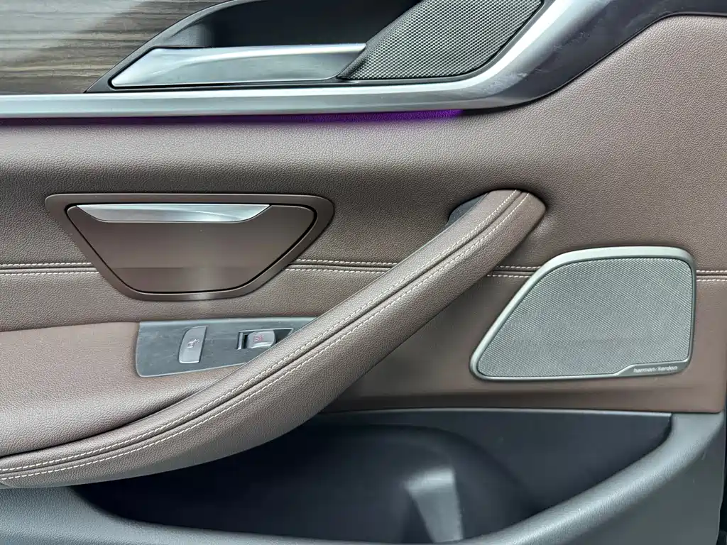BMW 5 Series 2022 — фото 14