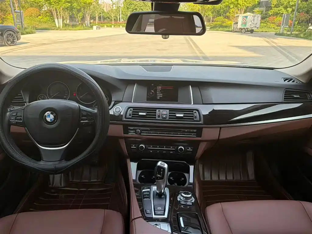 BMW 5 Series 2017 — фото 14