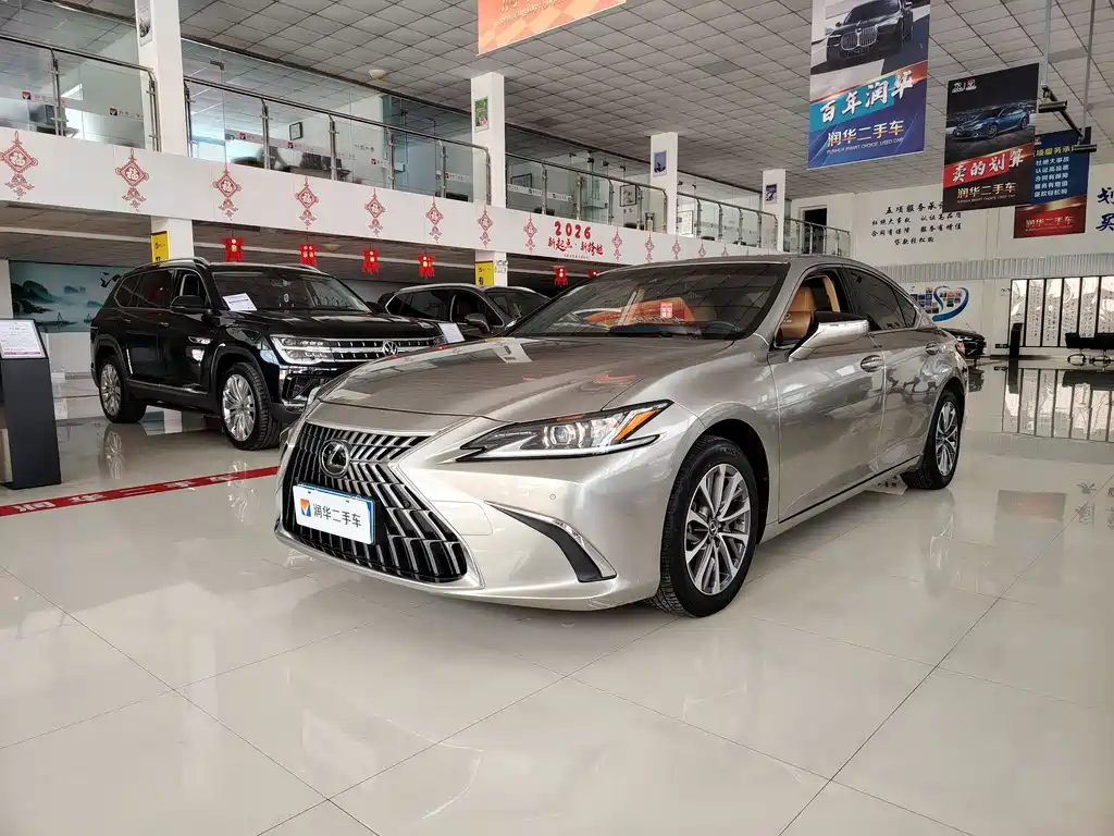 Lexus ES 2023 — фото 1