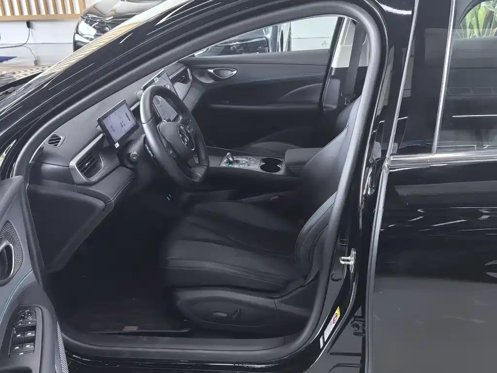 BYD Seal 05 DM-i 2025 — фото 11