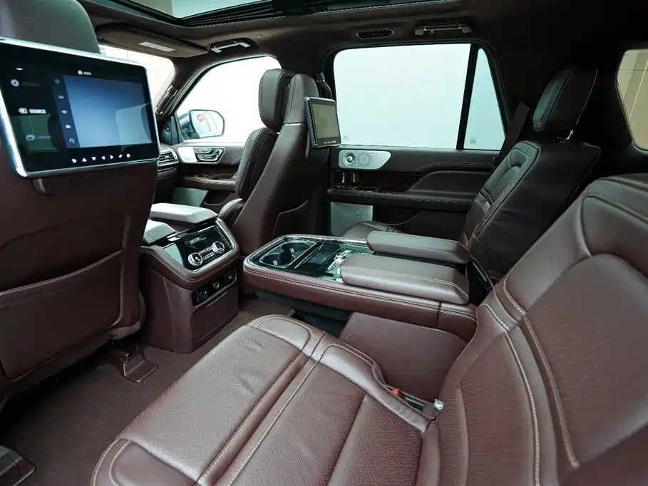 Lincoln Navigator 2022 — фото 13