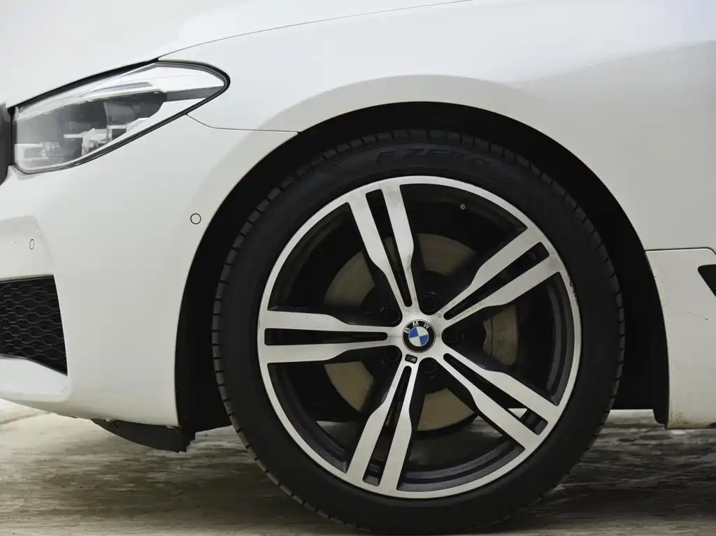 BMW 6 Series GT 2019 — фото 13