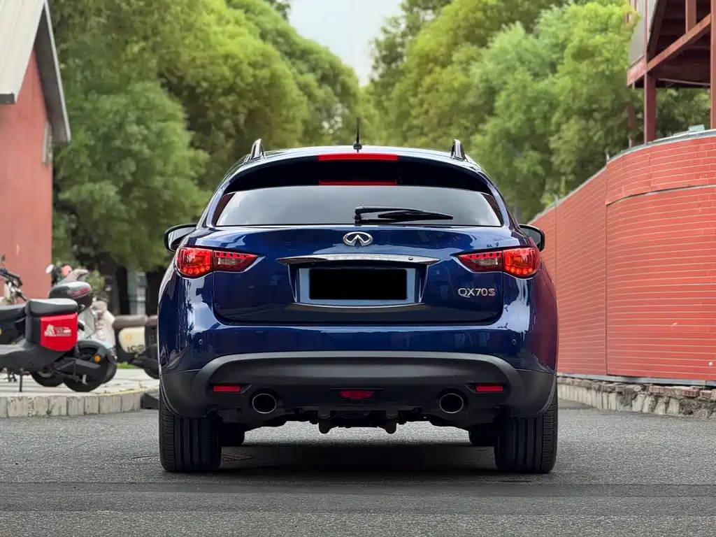 Infiniti QX70 2016 — фото 16