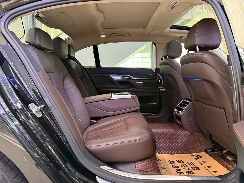 BMW 7 Series 2017 — фото 10