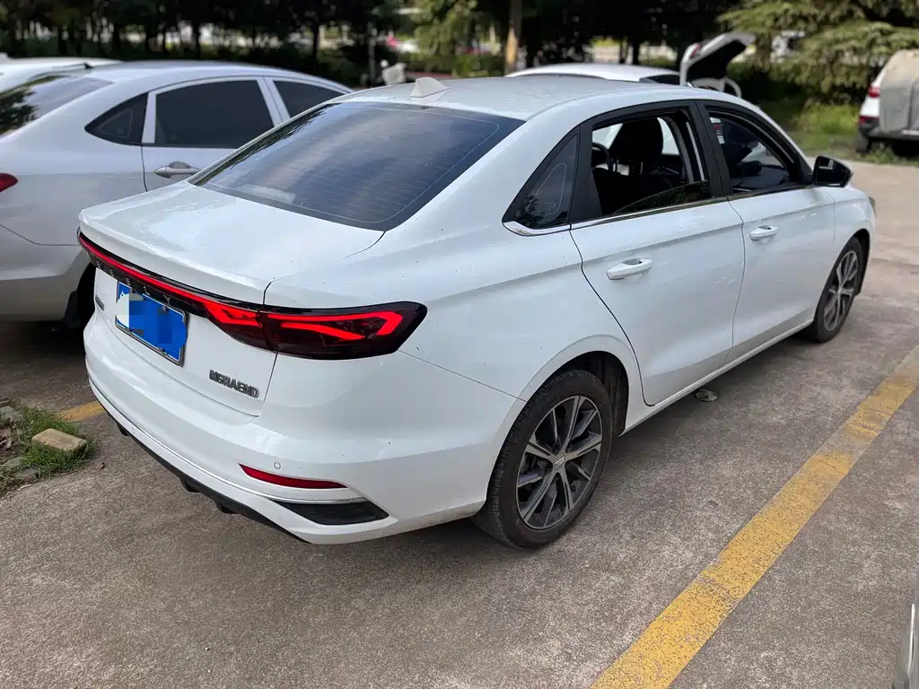 Geely Emgrand 2023 — фото 13