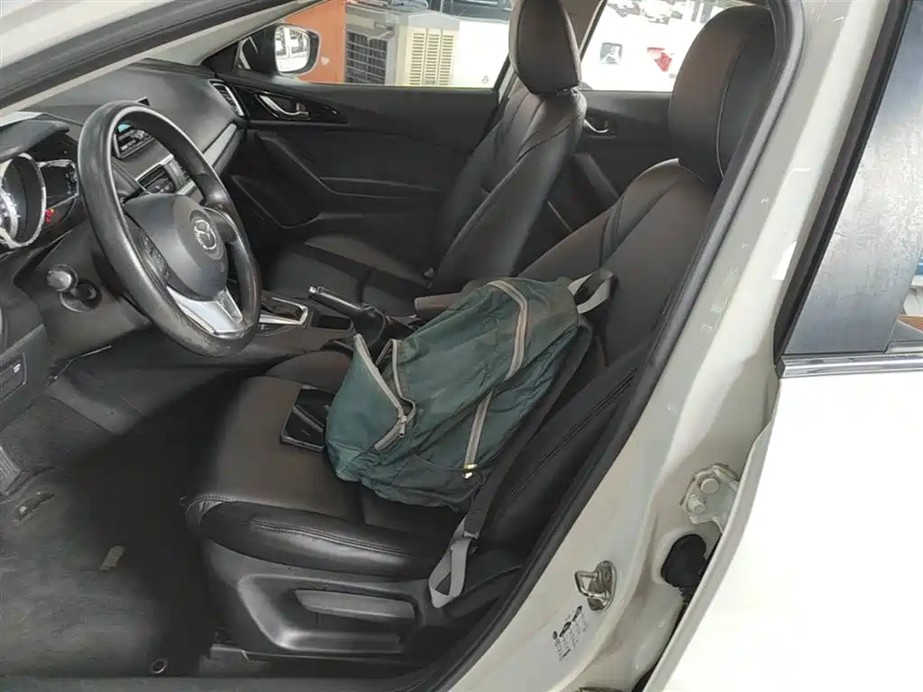 Mazda 3 Axela 2016 — фото 15