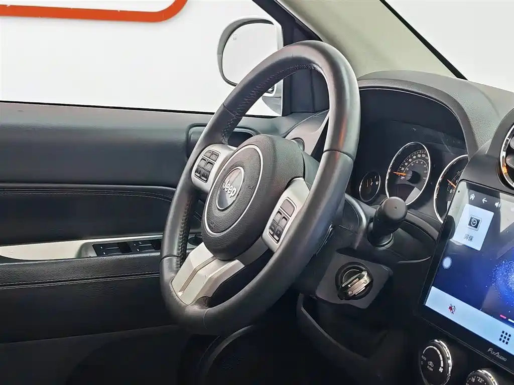 Jeep Compass 2015 — фото 22