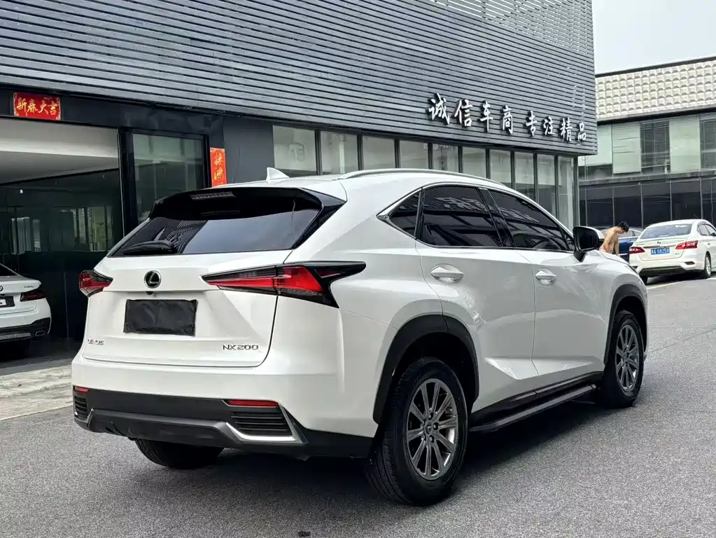 Lexus NX 2021 — фото 10