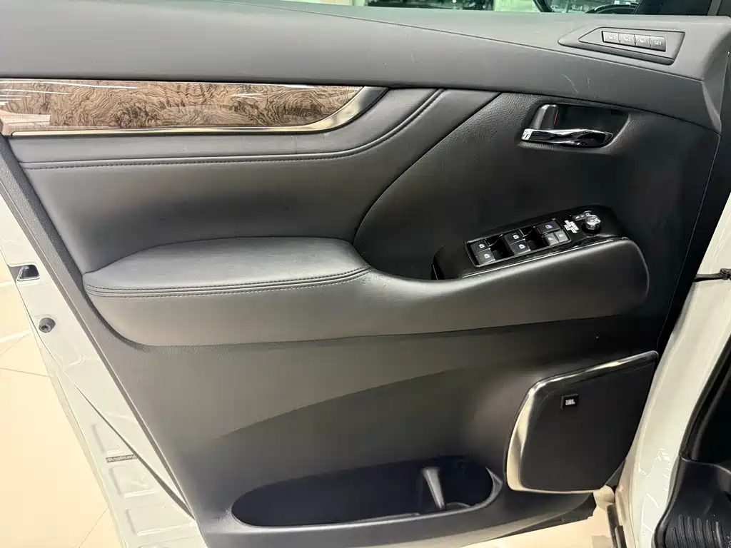 Toyota Alphard 2020 — фото 6