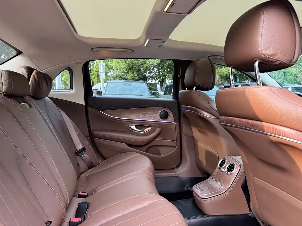 Mercedes-Benz E-Class 2022 — фото 13