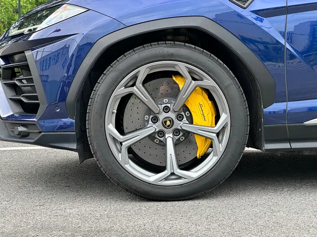 Lamborghini Urus 2020 — фото 8
