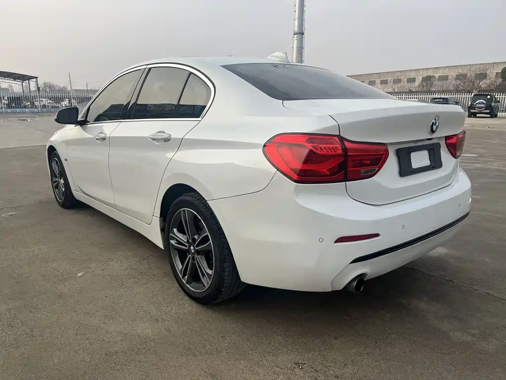 BMW 1 Series 2018 — фото 23