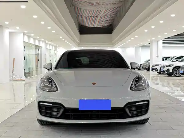 Porsche Panamera 2021