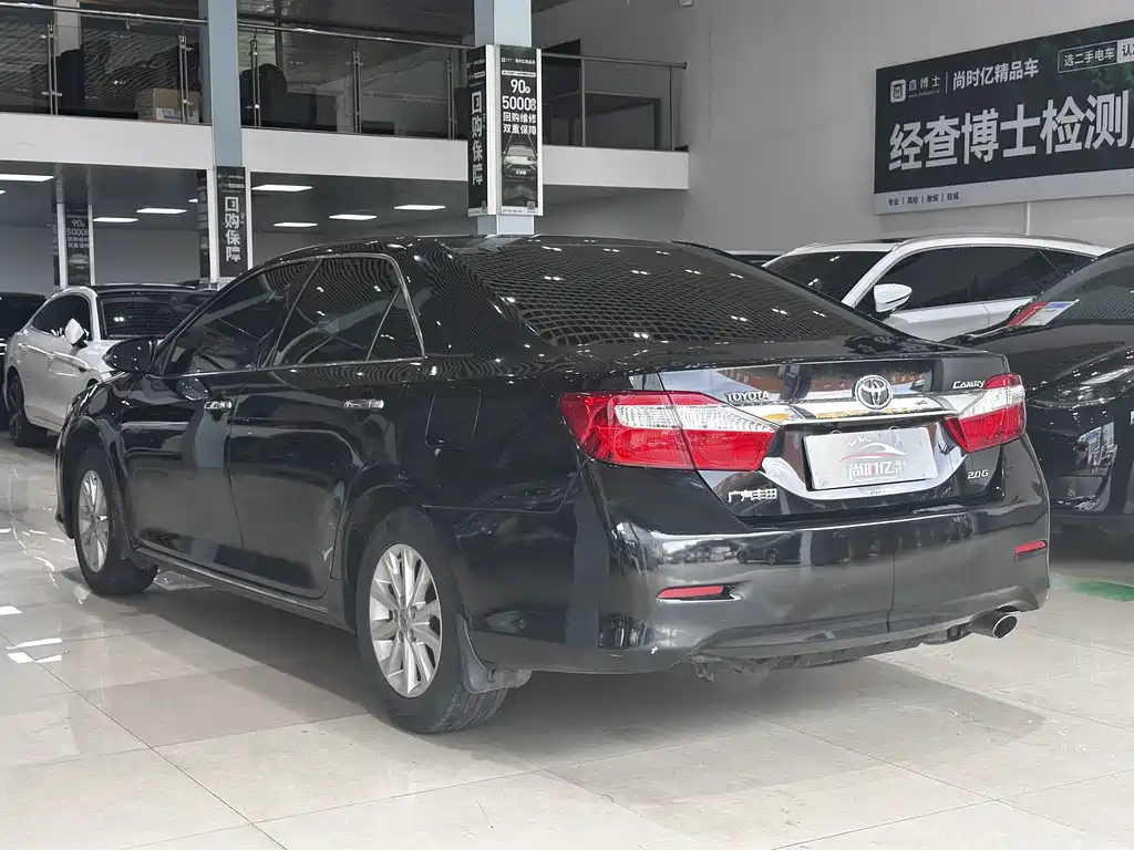 Toyota Camry 2013 — фото 6
